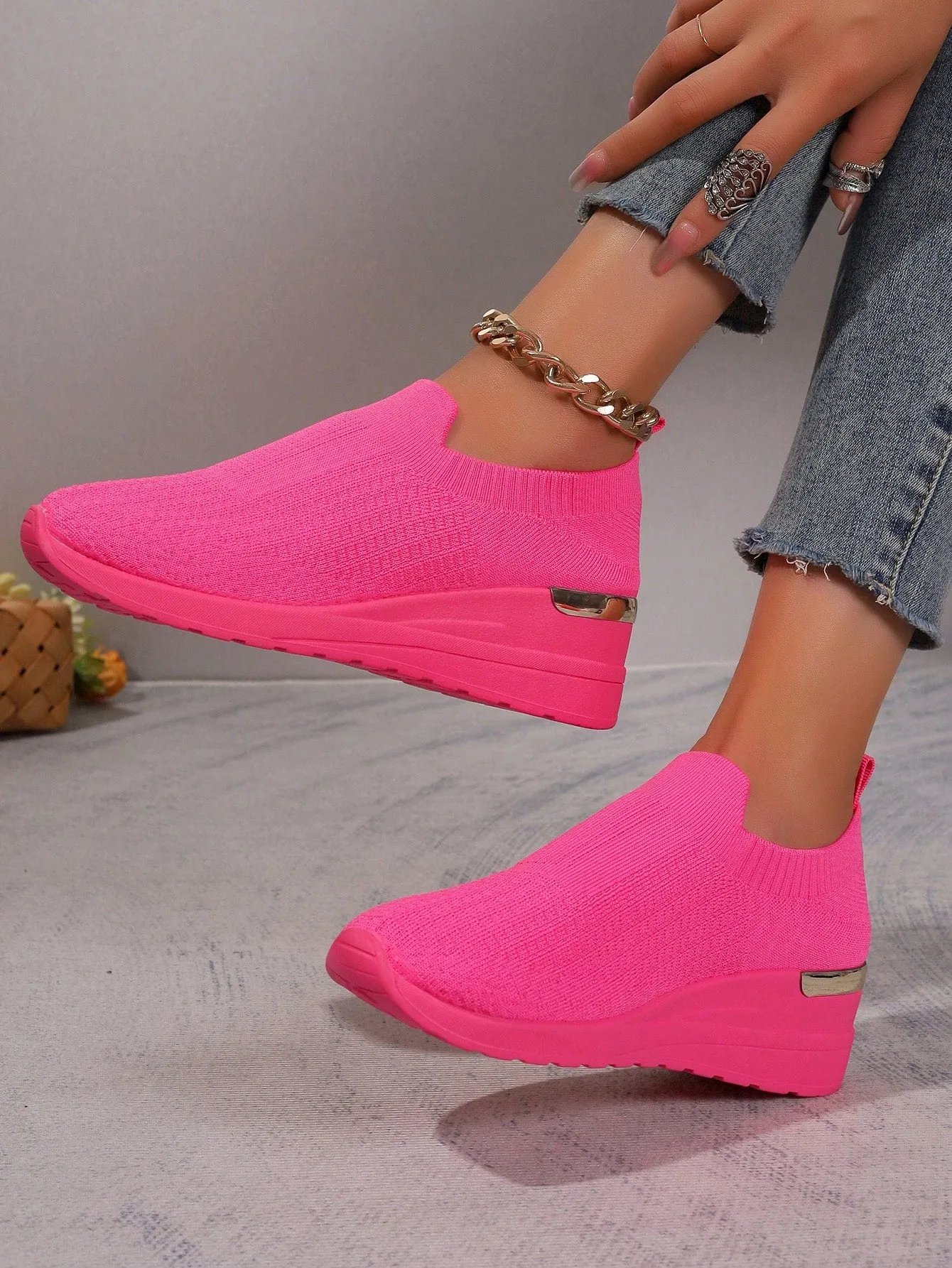 Chic & Casual: Women's Wedge Platform Knit Sneakers - Lightweight, Breathable & Stylish
