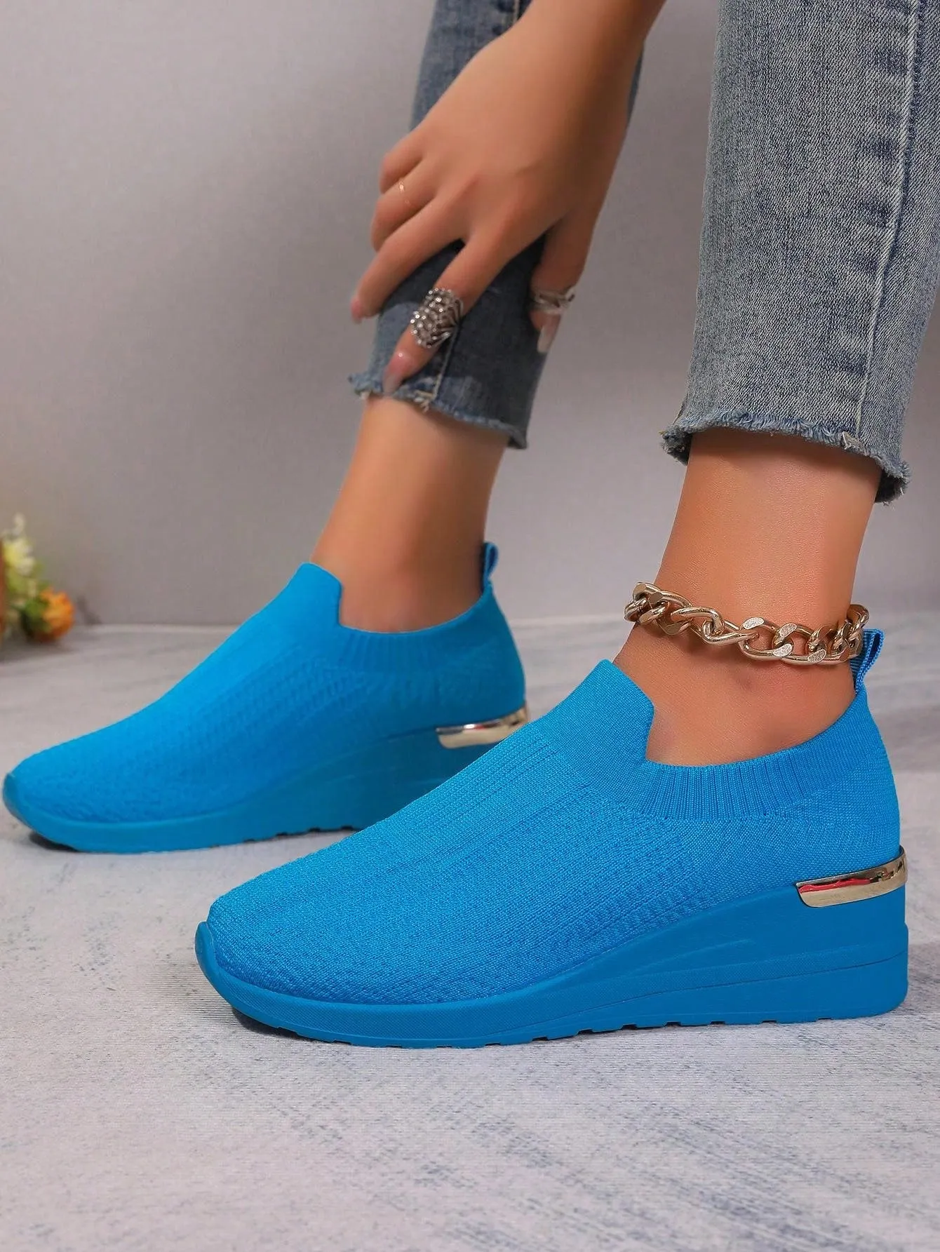 Chic & Casual: Women's Wedge Platform Knit Sneakers - Lightweight, Breathable & Stylish