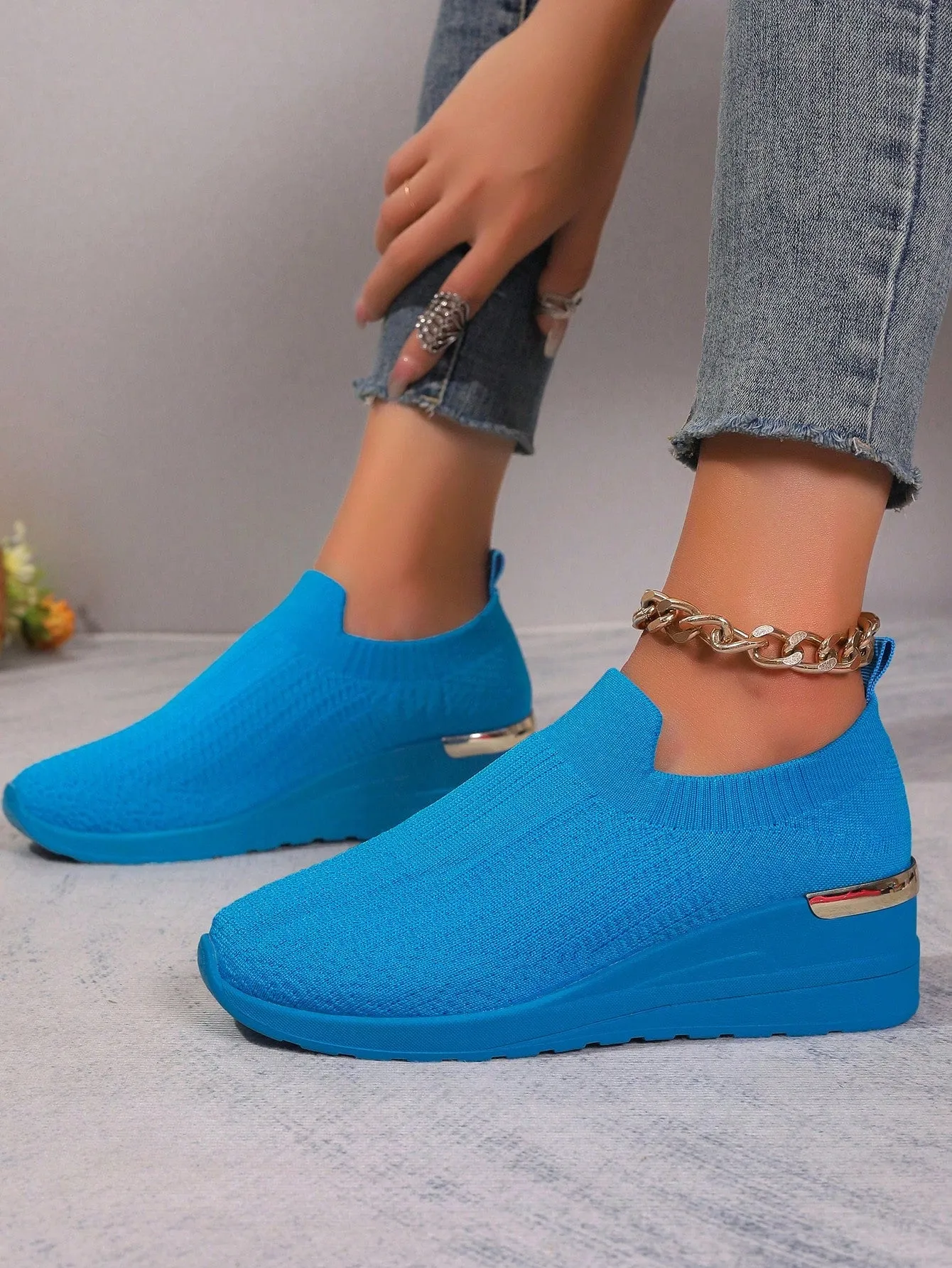 Chic & Casual: Women's Wedge Platform Knit Sneakers - Lightweight, Breathable & Stylish