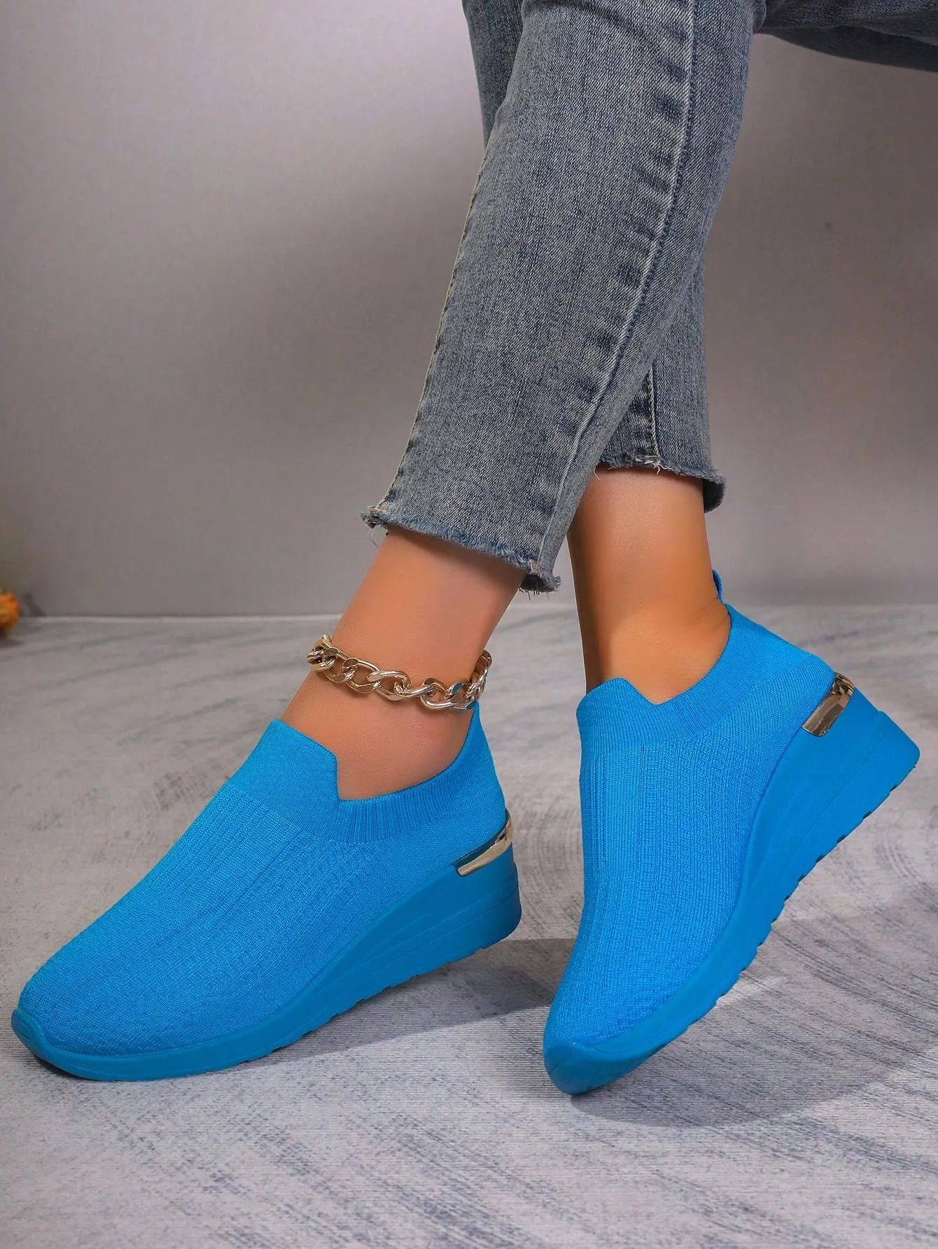 Chic & Casual: Women's Wedge Platform Knit Sneakers - Lightweight, Breathable & Stylish