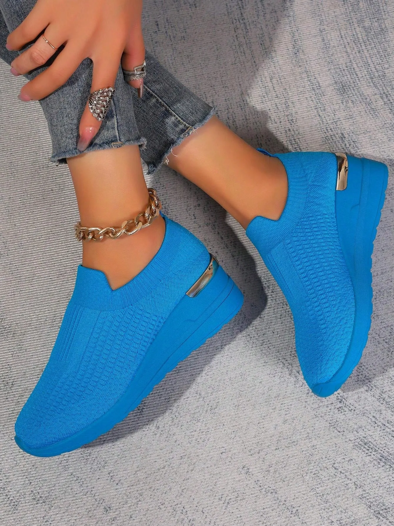 Chic & Casual: Women's Wedge Platform Knit Sneakers - Lightweight, Breathable & Stylish