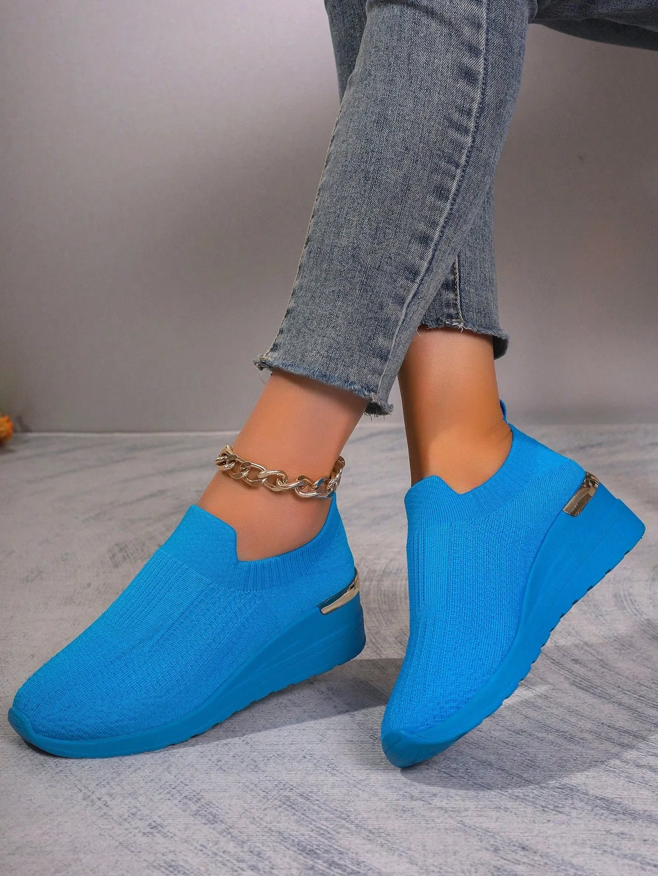 Chic & Casual: Women's Wedge Platform Knit Sneakers - Lightweight, Breathable & Stylish