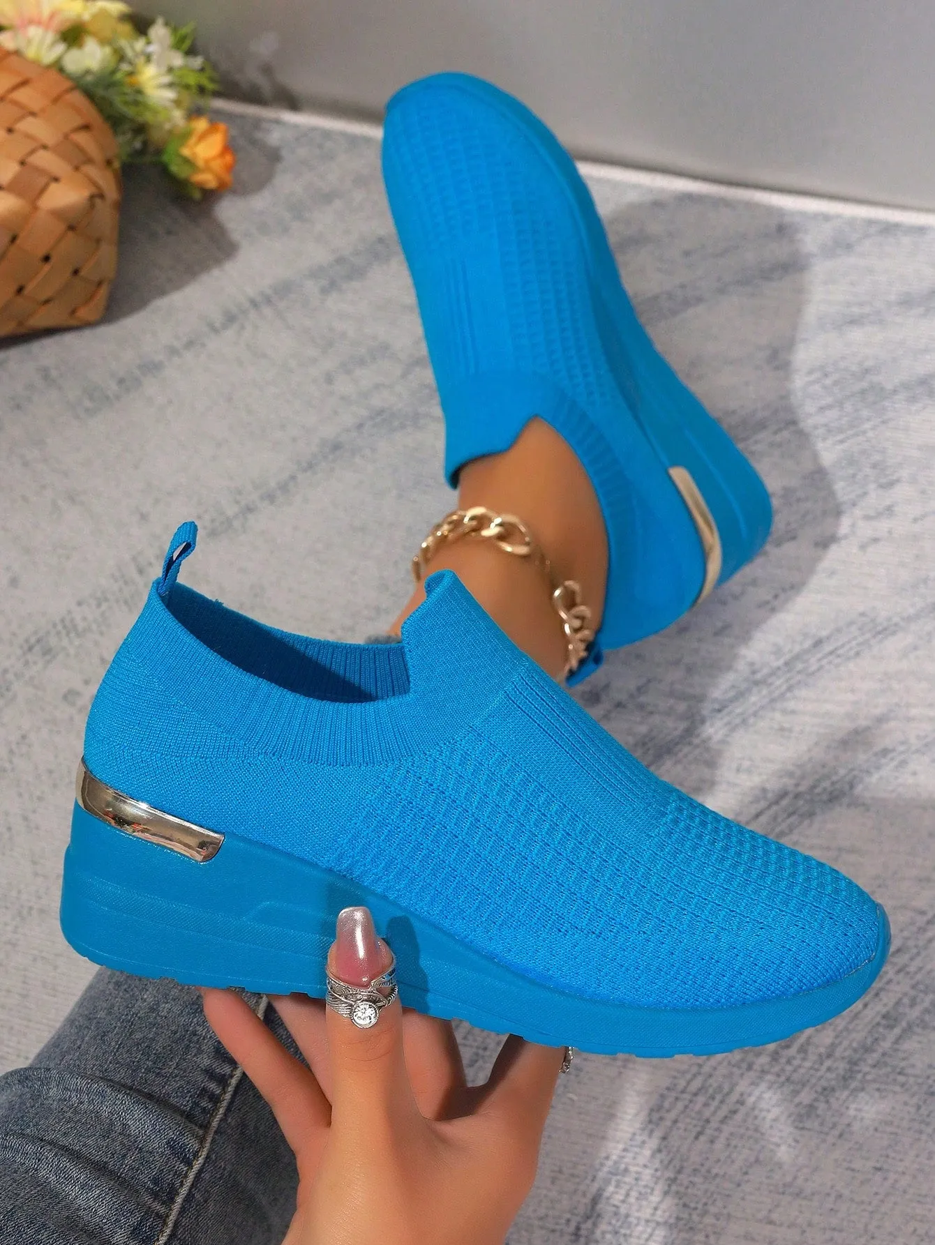 Chic & Casual: Women's Wedge Platform Knit Sneakers - Lightweight, Breathable & Stylish