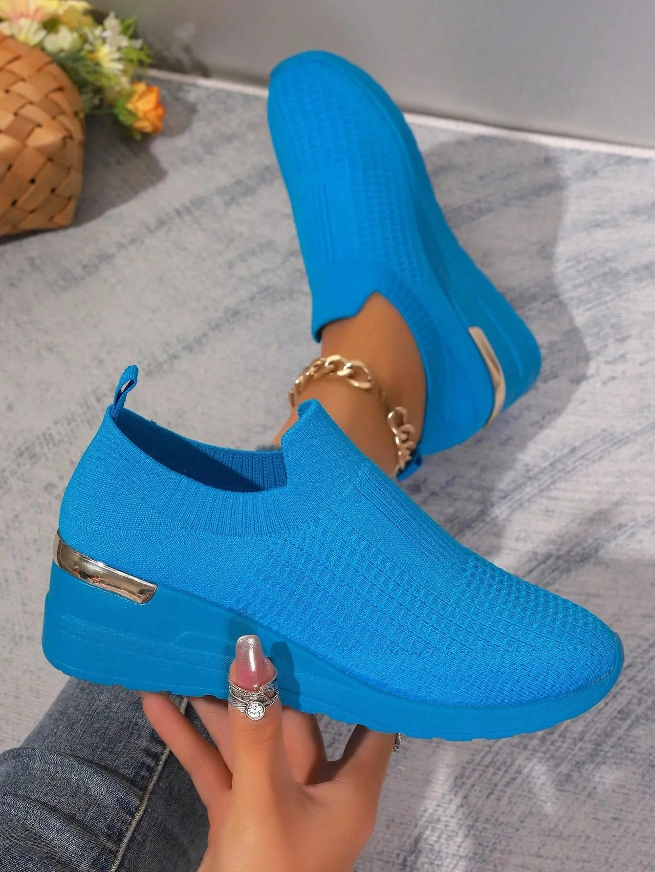 Chic & Casual: Women's Wedge Platform Knit Sneakers - Lightweight, Breathable & Stylish