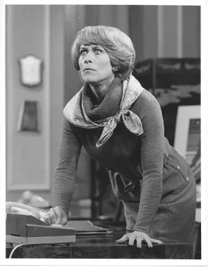 GRETCHEN WYLER/ON OUR OWN/ 7X9 ORIGINAL PHOTO A1721