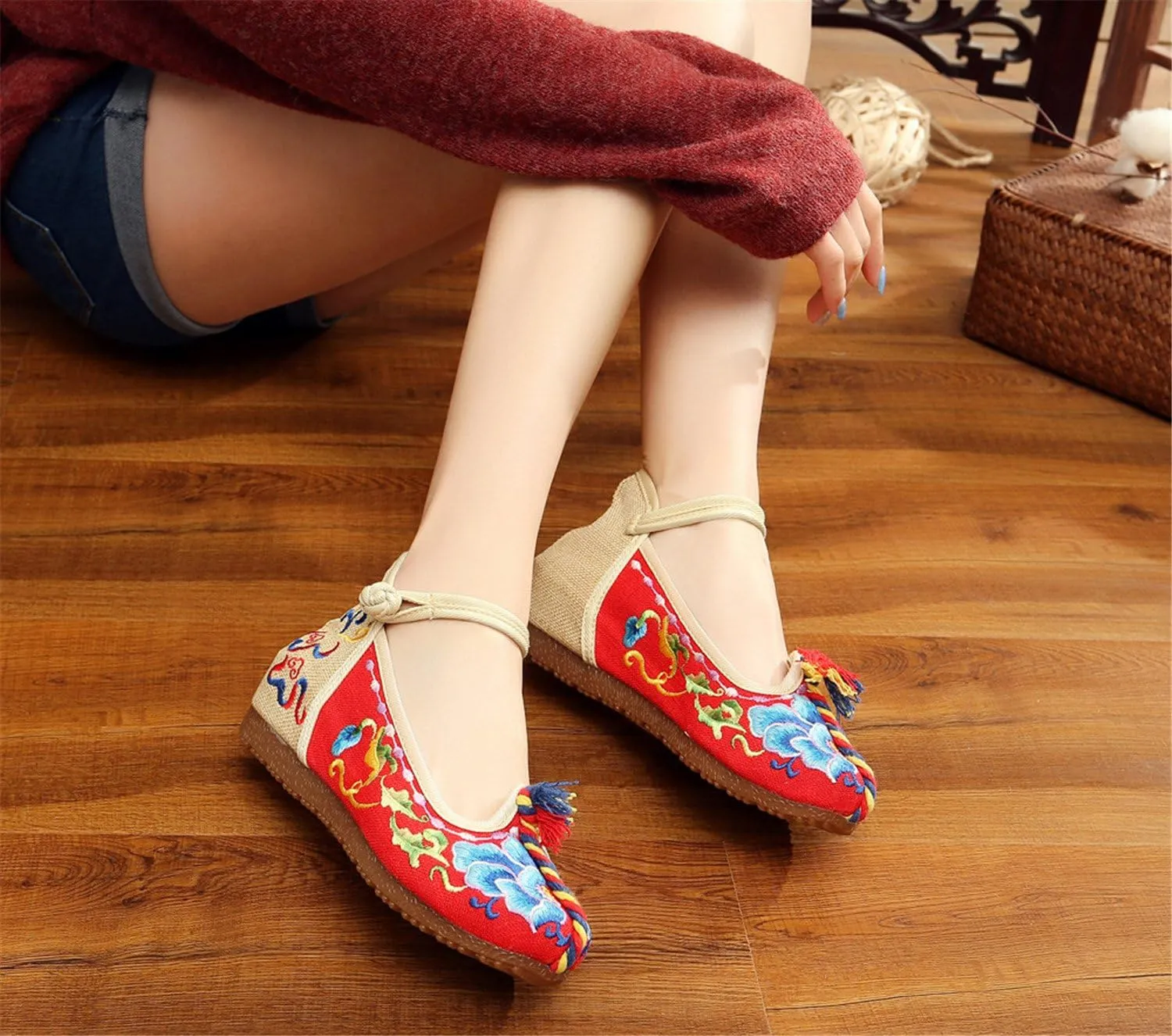 Qhome Women's Floral Embroidery Ethnic Style Strappy Comfortable Casual Walking Canvas Mary Jane Flat Shoes