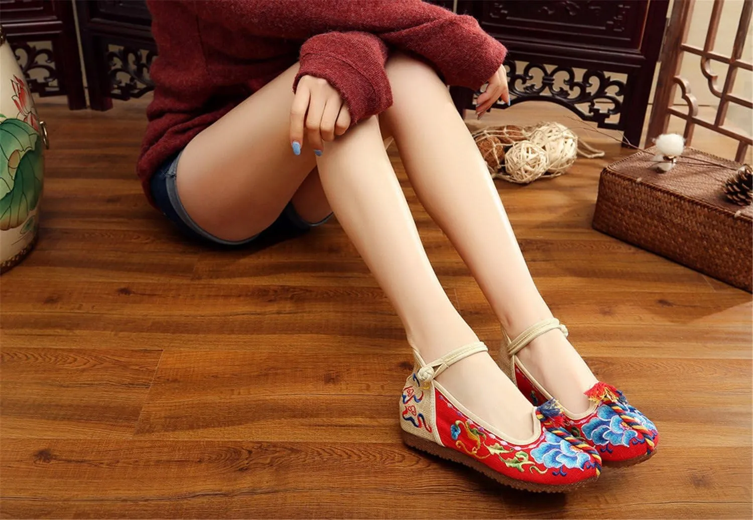 Qhome Women's Floral Embroidery Ethnic Style Strappy Comfortable Casual Walking Canvas Mary Jane Flat Shoes