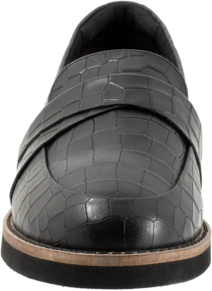 SoftWalk Women's Walsh Loafer