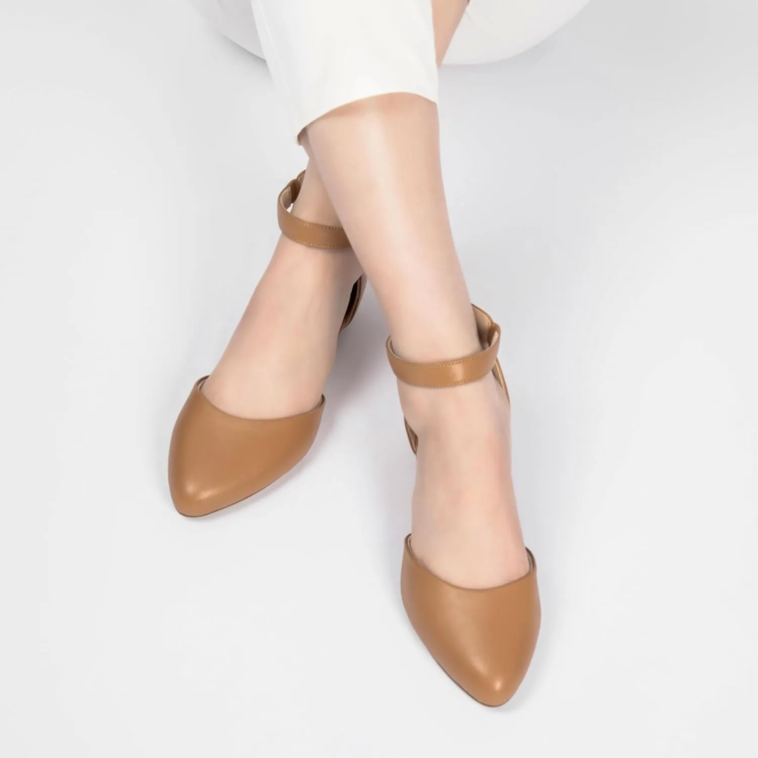 Women Flat Shoes with Ankle Strap, Low Wedge Heel Flats for Women, Comfortable Pointed Toe Dress Shoes for Work Business Wedding